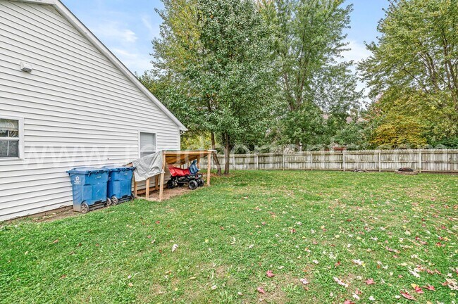 Building Photo - Cozy Fishers Home