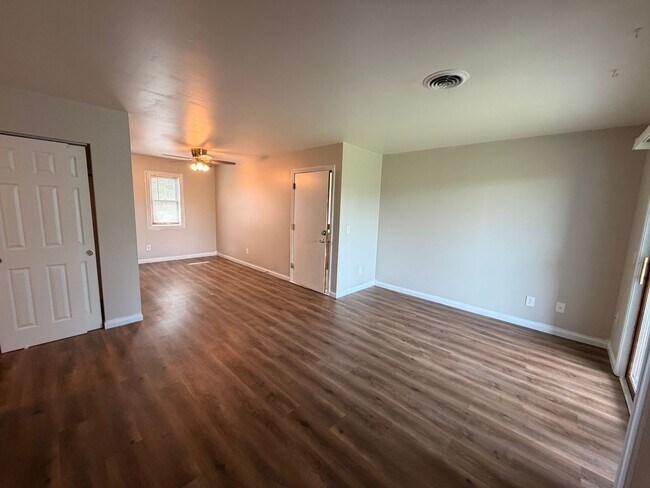 Building Photo - 179-179 Talon Pl