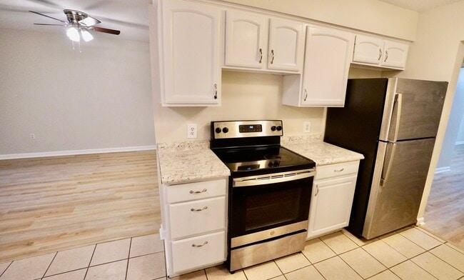 Building Photo - 105 Foxbriar St