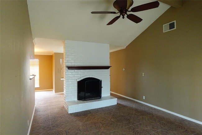 Building Photo - 6314 Sandy Oaks Dr