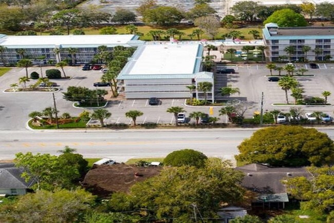 Building Photo - 1500 N Thacker Ave
