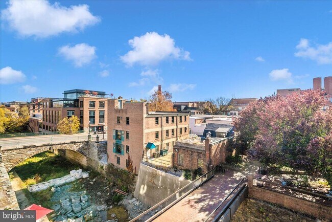 Building Photo - 1080 Wisconsin Ave NW