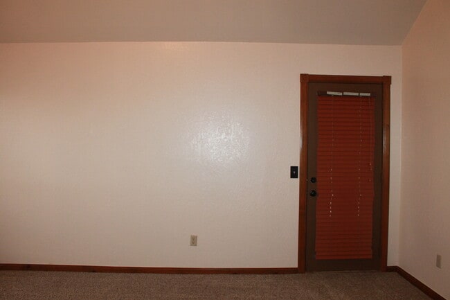 Building Photo - Carl Albert Schools! - Great Home!