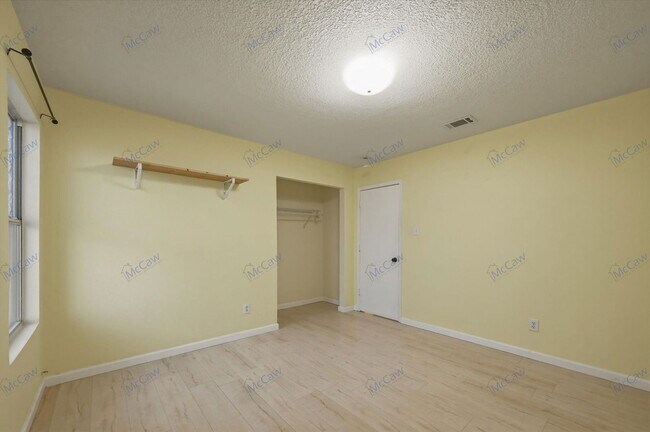 Building Photo - 8401 Swan Park Dr