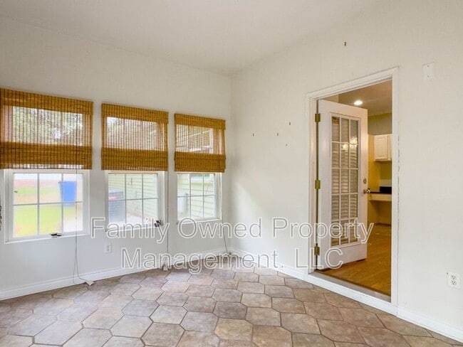 Building Photo - 8627 Grassy Oak Trail