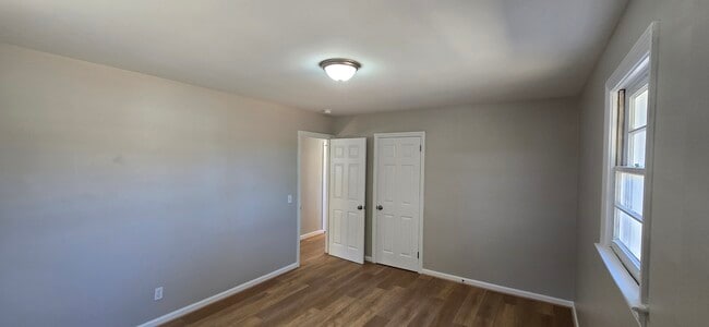 Building Photo - 7619 Parkview Dr