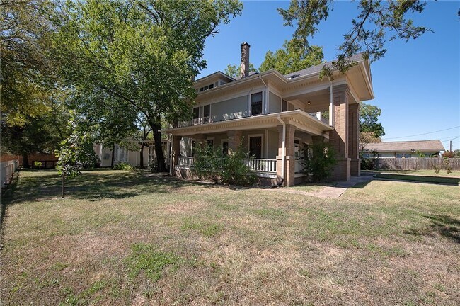 Building Photo - 206 S Sims Ave