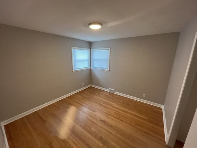 Building Photo - Brick Ranch Single Family Home