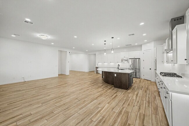 Building Photo - 1277 E Tonto Dr