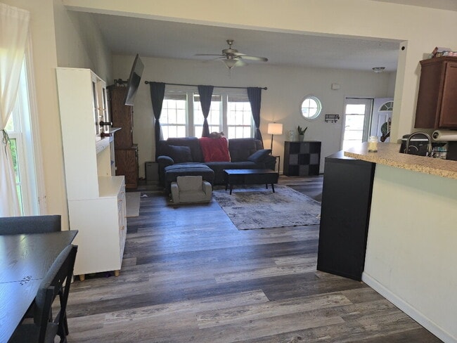 Building Photo - 213 Cottage Brook Ct