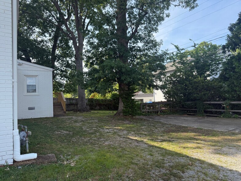 Building Photo - 9000 Gayton Rd