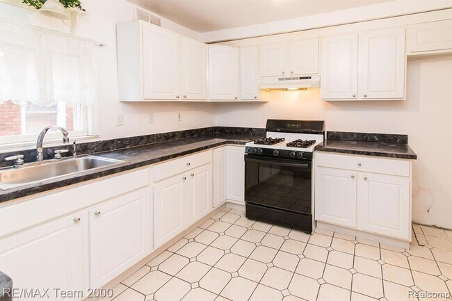 Building Photo - 7527 Hartwell St