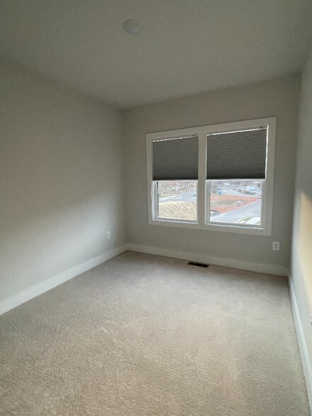 Building Photo - 9475 Pinkman Rd