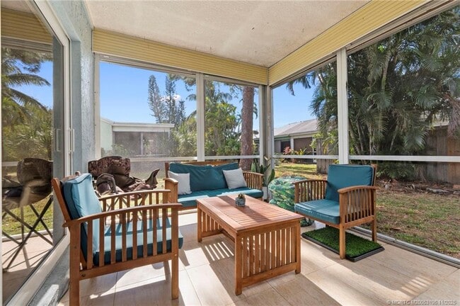 Building Photo - 111 Oakwood Dr