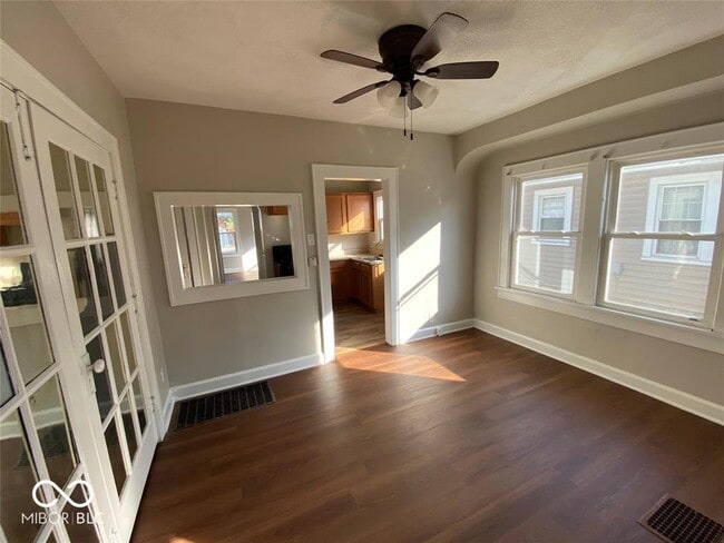 Building Photo - 905 N Emerson Ave