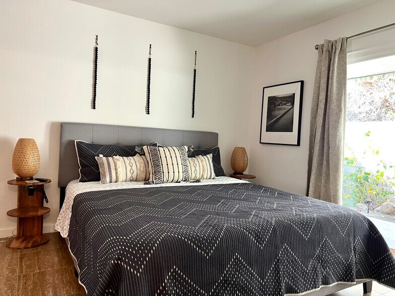 Primary Ensuite Bedroom - 860 E Camino Parocela