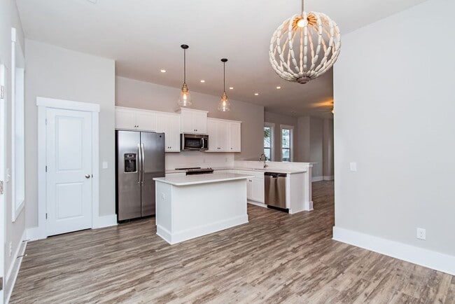 Building Photo - SUMMERWALK