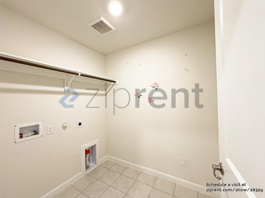 Building Photo - 712 Smokey Trail