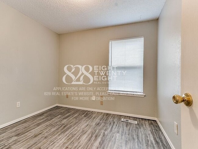 Building Photo - Now Touring & Available for Move in! 3 Bed/1.5 Bath Duplex in West Norman!