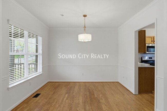 Building Photo - 5112 Bay Overlook Dr