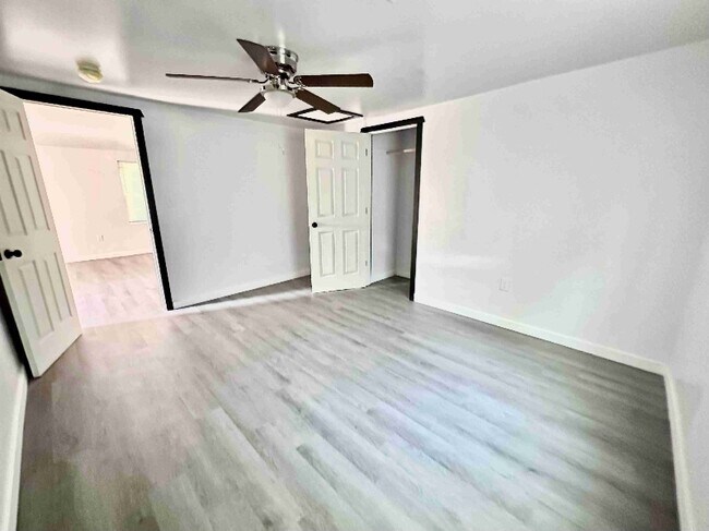 Building Photo - 719 S Poplar St