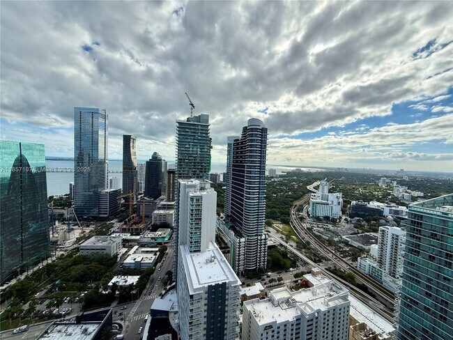 Building Photo - 1100S S Miami Ave