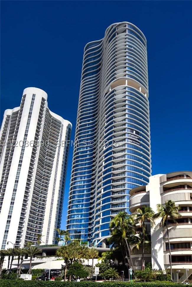 Building Photo - 15701 Collins Ave