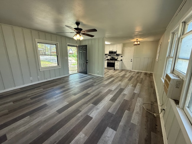 Building Photo - 920 Red Bud Dr