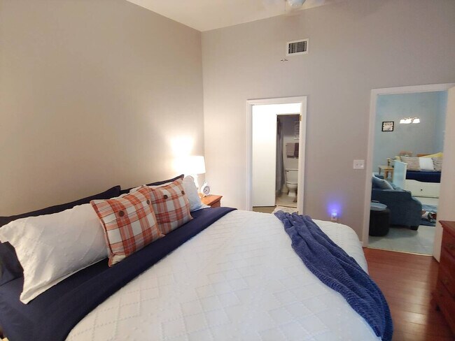 Building Photo - 3832 SW 30th Terrace