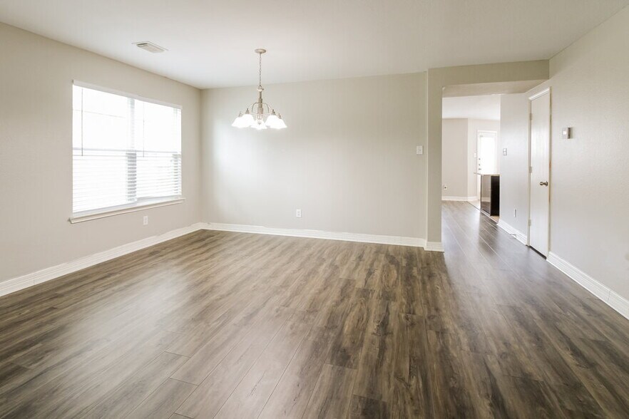 Building Photo - 3611 Lanesborough Dr