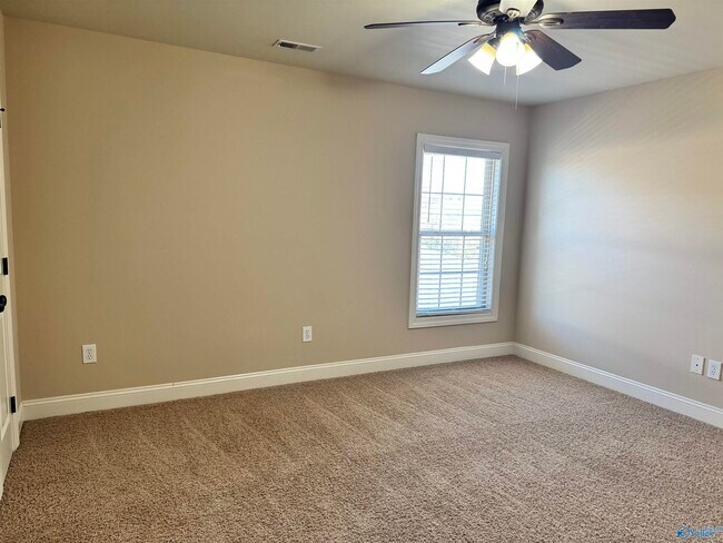 Building Photo - 2444 Bell Manor Dr SW
