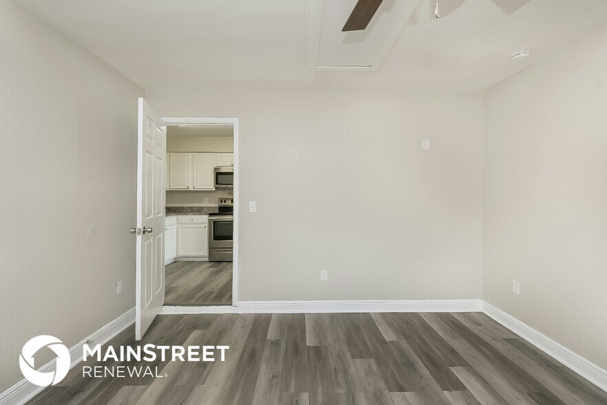 Building Photo - 2012 Live Oak Dr