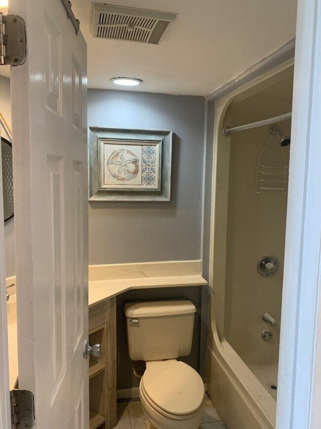 Building Photo - 2406 N Ocean Blvd