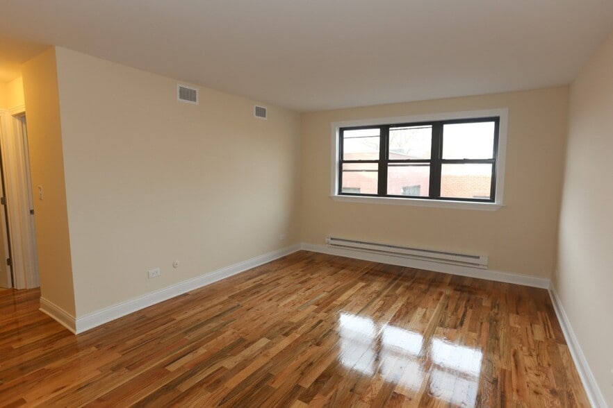 Building Photo - 567 W Arlington Pl