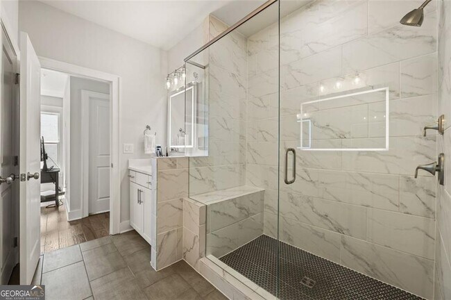 Building Photo - 2145 Burnside Dr NW