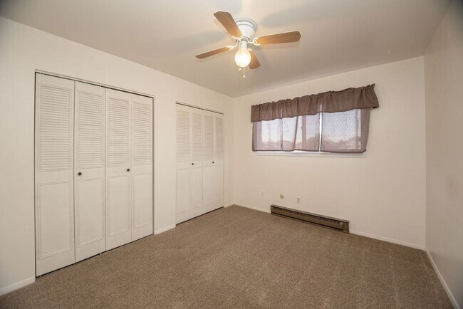 Building Photo - 3208 Spruce Dr