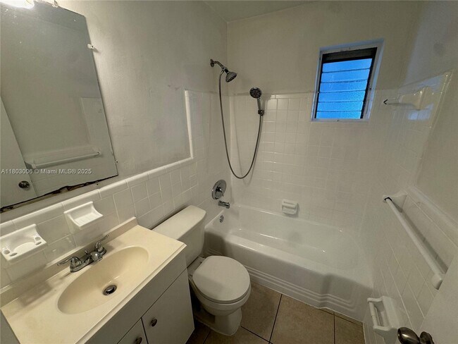 Building Photo - 3810 SW 55th Ave