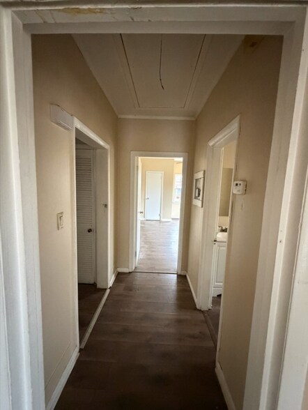 Building Photo - 12 4th Ave S