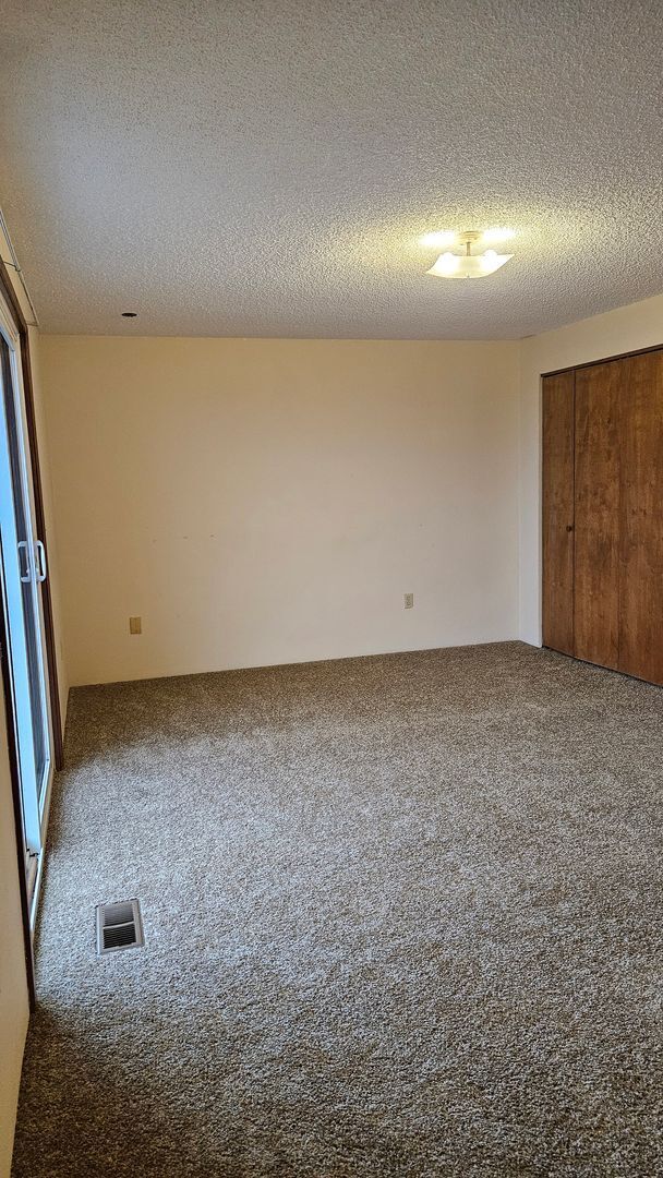 Building Photo - N Tacoma 3bdr 2.5 bath home w/ VIEW of Mt Rainer