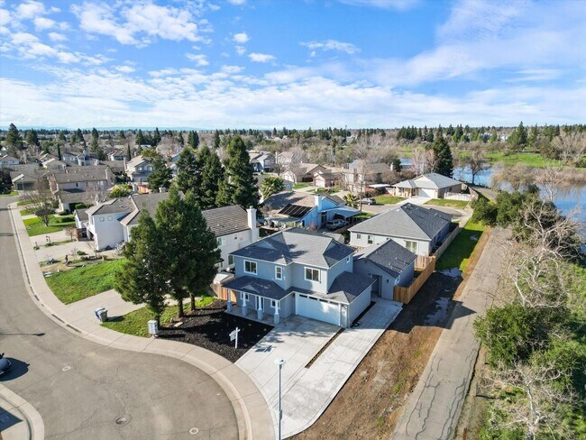 Building Photo - 6651-6655 Sunset Bluffs Street