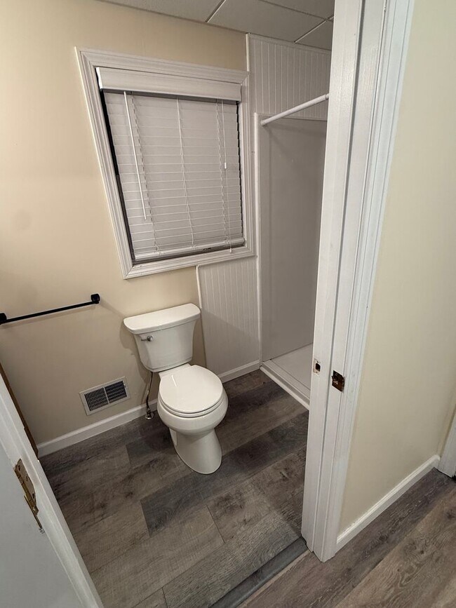 Building Photo - 1913 Dover Rd