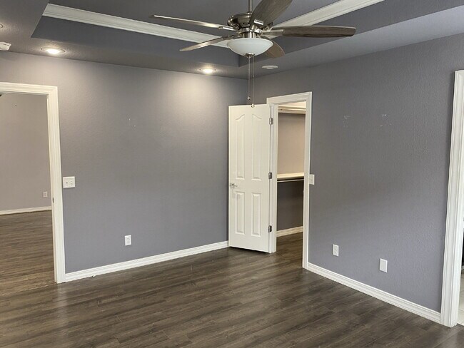 Building Photo - 572 Branchwood Ave