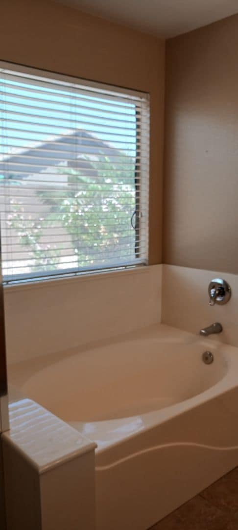 Building Photo - Warm, Inviting 3 Bed / 2 Bath Home in Surp...