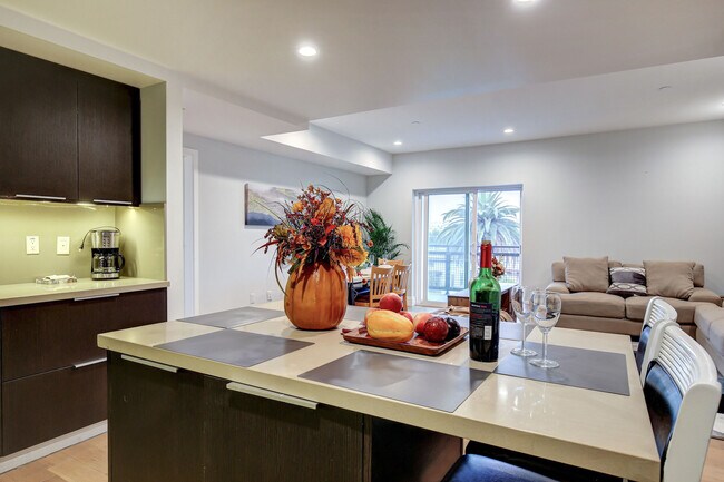 Building Photo - 2939 Leeward Ave