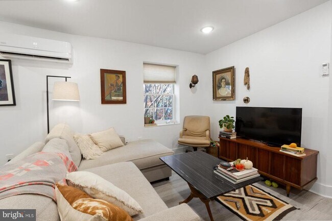 Building Photo - 212 Catharine St