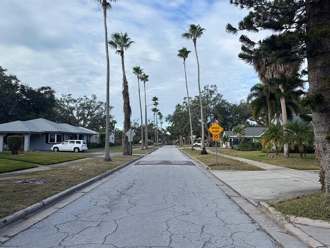 Building Photo - 424 Wildwood Way