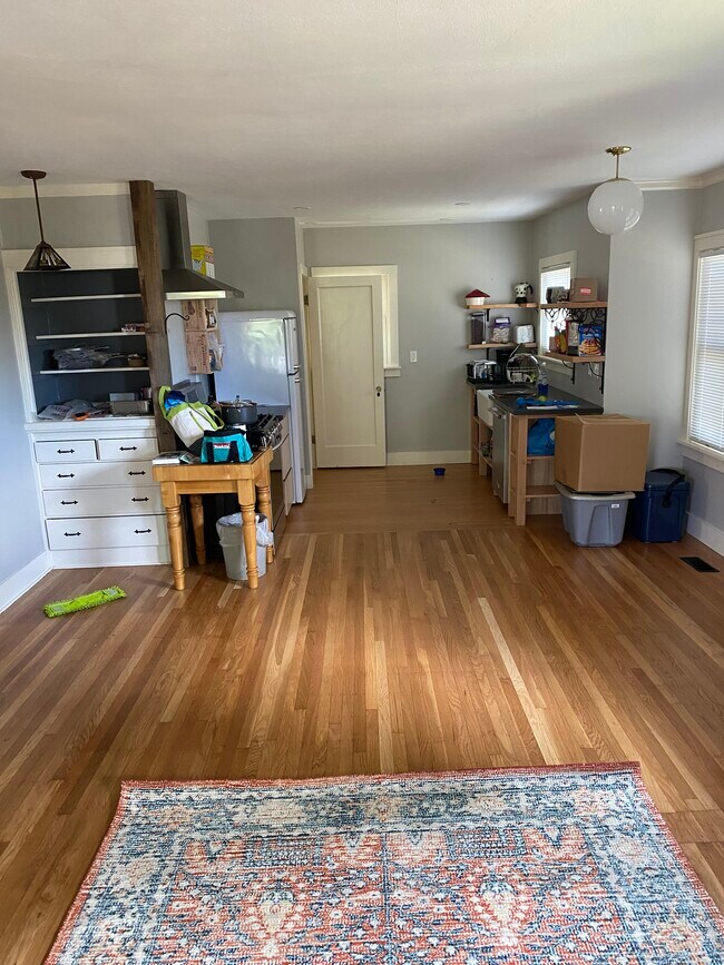 Building Photo - 7405 N Burrage Ave