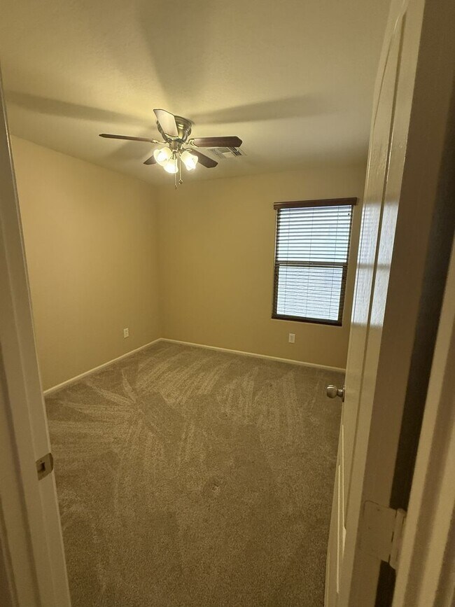 Building Photo - 40397 W Sanders Way