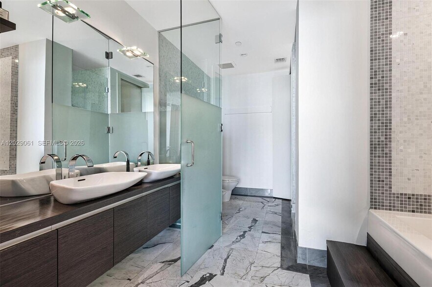 Building Photo - 200 Biscayne Boulevard Way