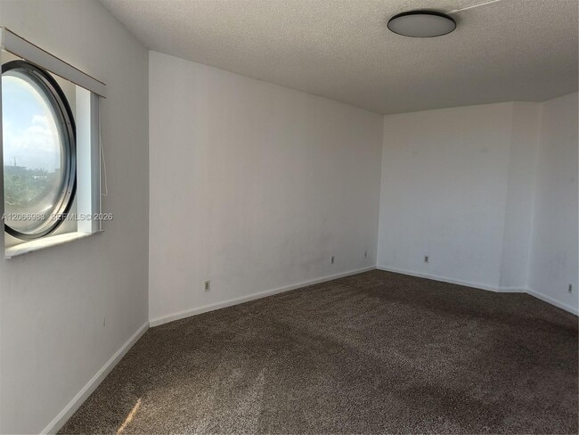 Building Photo - 3610 Yacht Club Dr